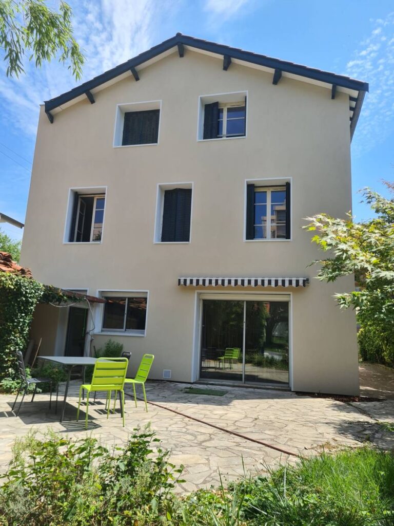 Maison isolée par l&apos;extérieur à Bron