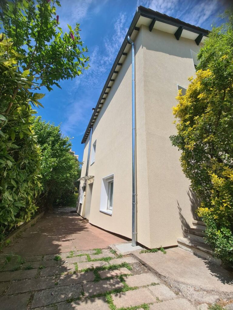 Intégration du conduit de fumée dans l&apos;isolation extérieure