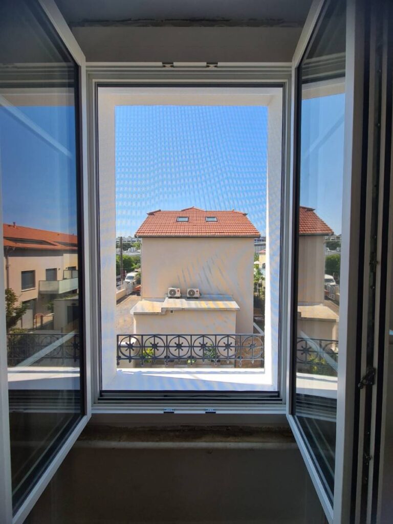 Moustiquaire incorporée